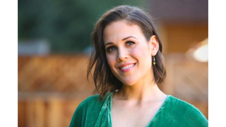 American-Actress-Erin-Krakow-Private-Moments-Erin-Krakow-Bio-Personal-Life-Career-Relationships-Net-Worth-Height-Age-Life-Social-Media-Height-And-Weight-1