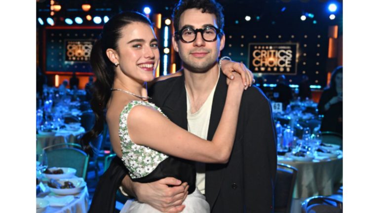 Margaret-Qualley-And-Jack-Antonoff-Were-Spotted-Holding-Arms-On-Date-Night-