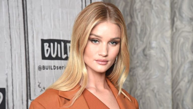 Rosie-Huntington-Whiteley-Shares-The-Photo-Of-Her-And-Jason-Stathams-Newborn-Baby-