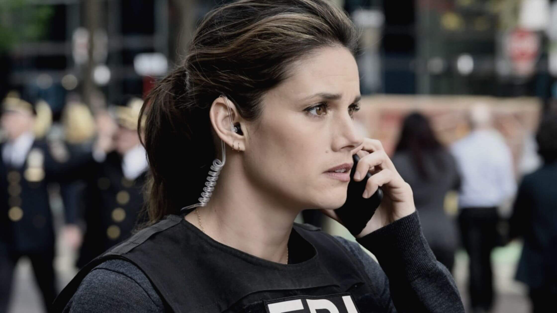 Missy-Peregrym-leaving-FBI