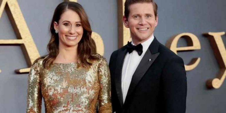 Downton-Abbey-And-Wife-Hit-The-Red-Carpet-Of-Movie-Premiere-And-Revealed-Her-Pregnancy