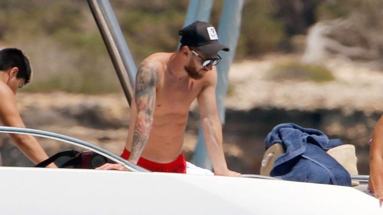 Lionel Messi Yacht Trip With Friends In Spain