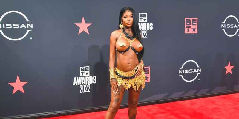 Summer Walker Almost Topless At Red Carpet Of BET Awards 2022