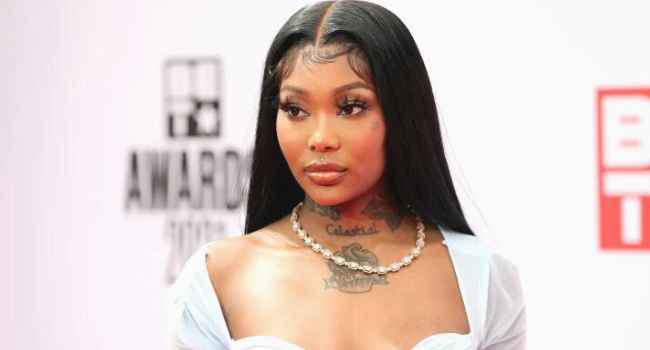 Summer Walker Stunns At The Red Carpet Of 2022 BET Awards