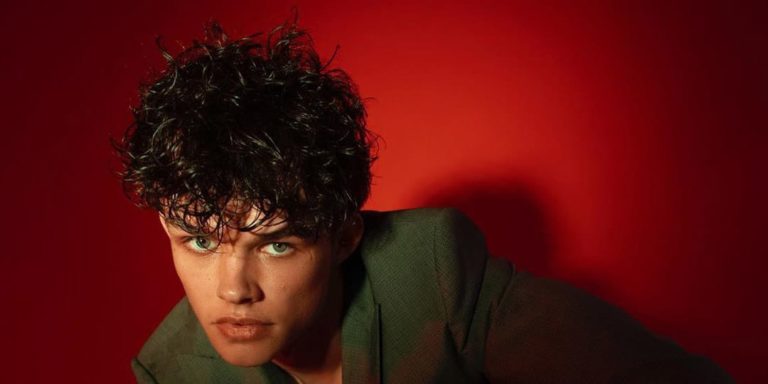 Who is 22-year-old Titans actor Curran Walters?  Age, Girlfriend, Wiki