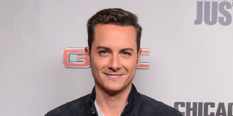 Who is Jesse Lee Soffer dating?  Girlfriend, height, net worth