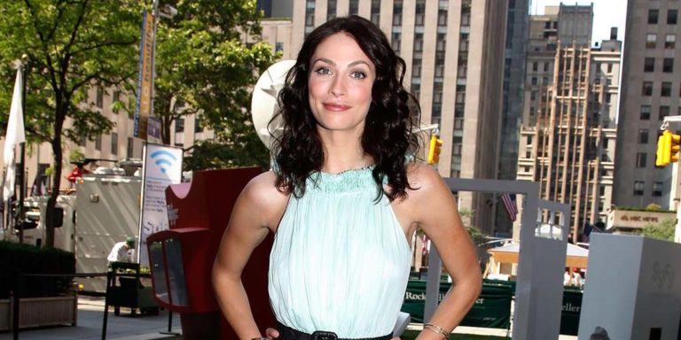 What is actress Joanne Kelly doing now?  Husband net worth