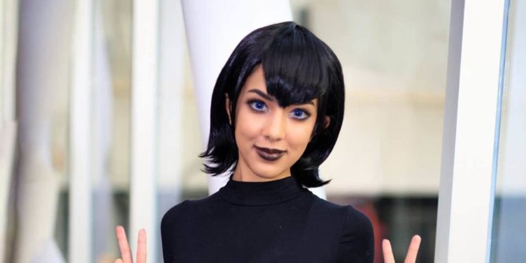 Naked Truth of Cosplayer – SwimsuitSuccubus – Who is she?