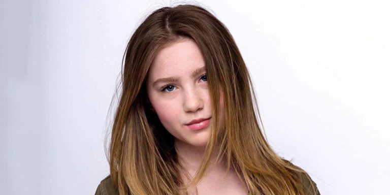 What grade is Ella Anderson in?  Age, Net Worth, Boyfriend, Bio