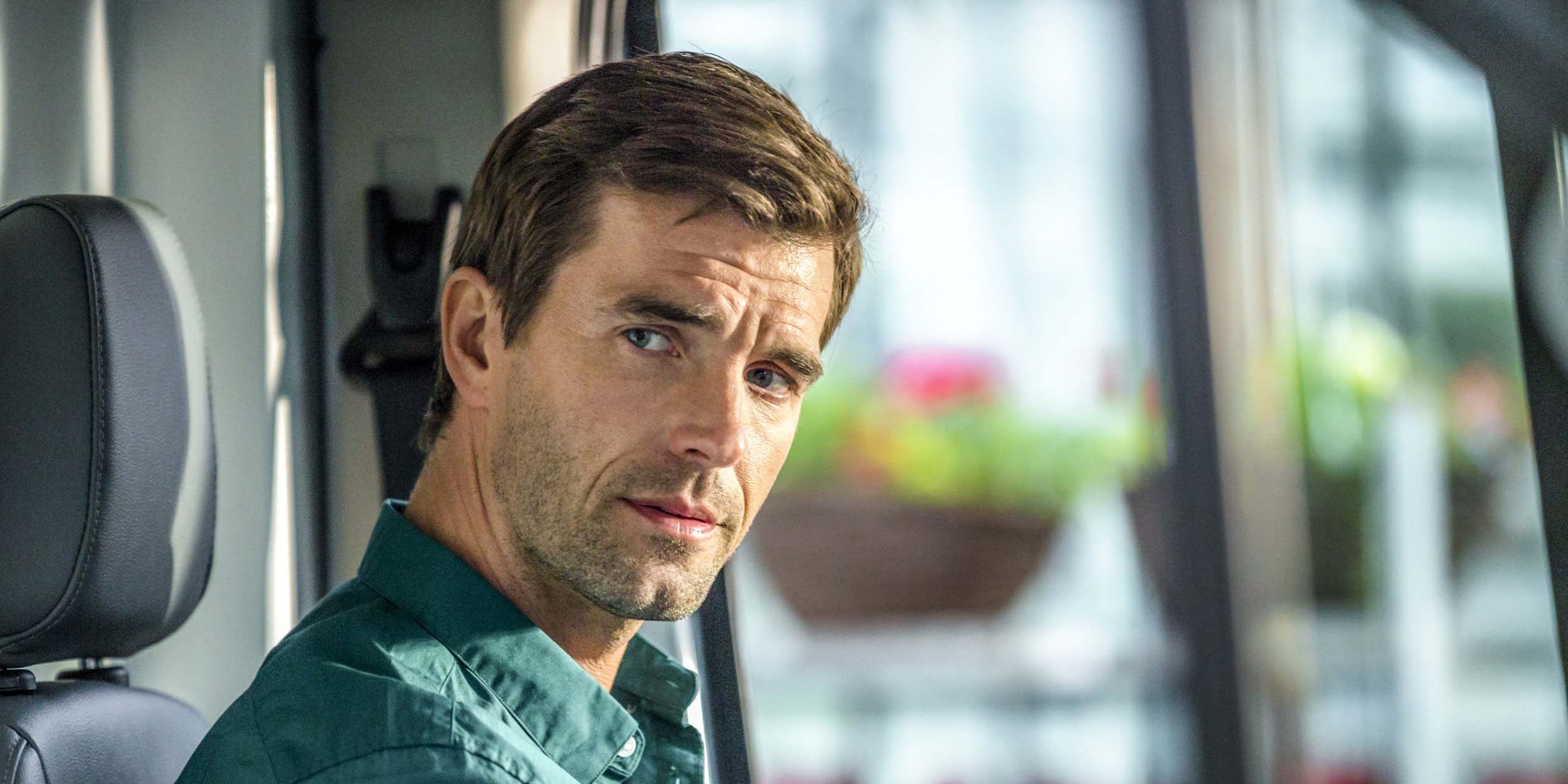 Lucas Bryant Biography – Wife, Net Worth, Height, Daughter