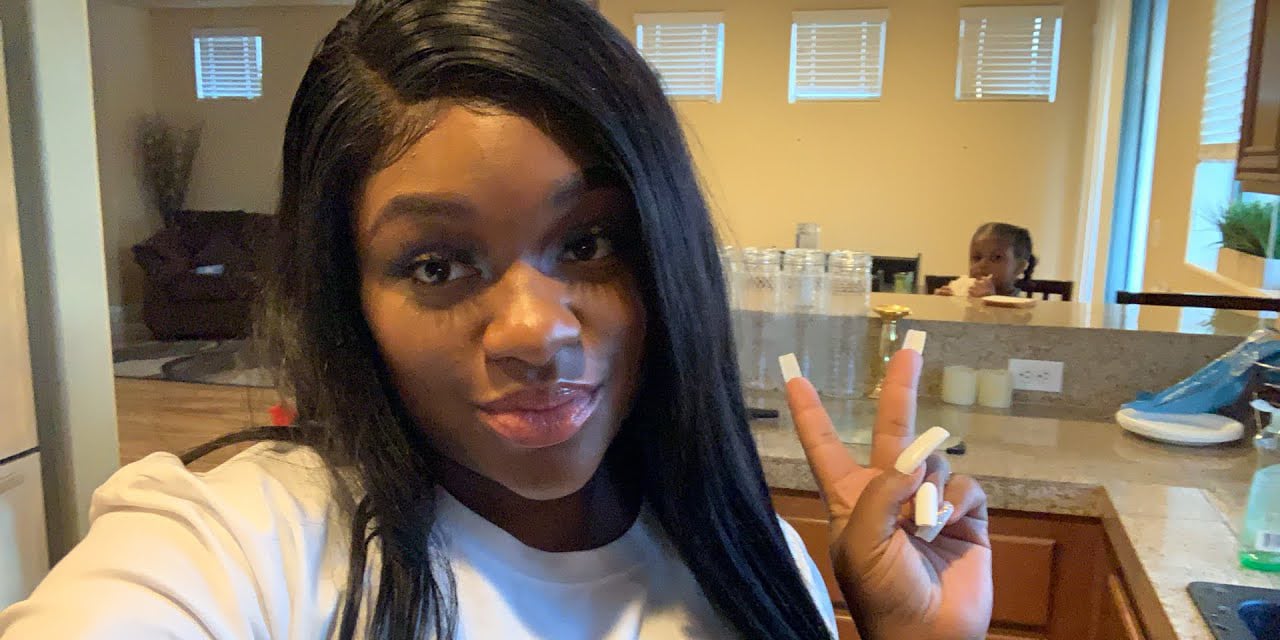 Who is Strongmommy Chrissy?  Age, height, net worth, wiki