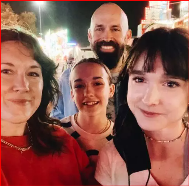 Kids Marlow and Tessa with parents Joseph King and Katie Barkley in Disneyland in 2021