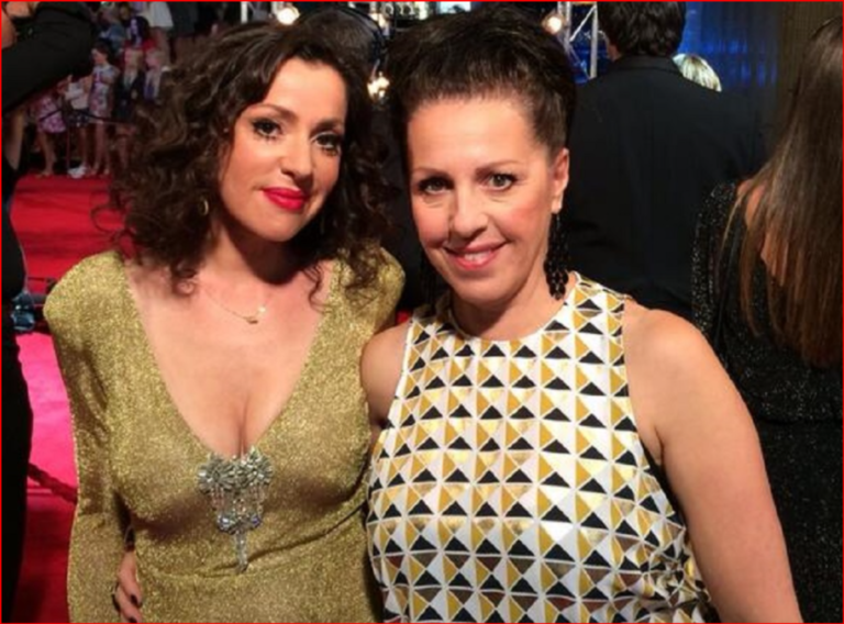 Tina Arena with his sister Nancy Arena during Logie Awards of 2014.